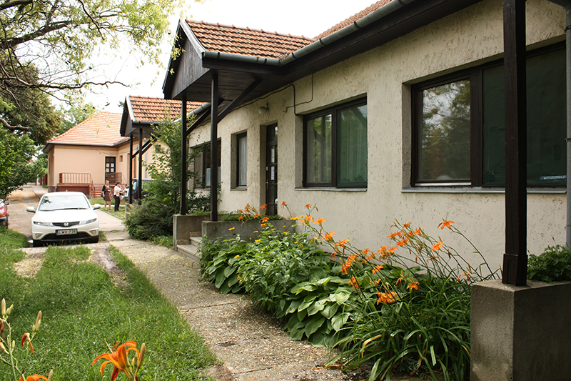 A rendelő kívülről